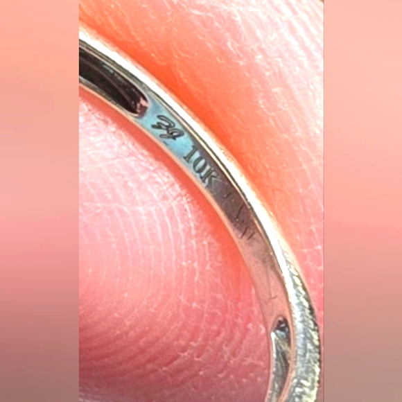 White Gold Diamond Ring - Picture 5 of 6